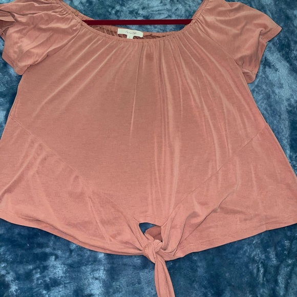 Cute peach colored off the shoulder shirt - Picture 1 of 2